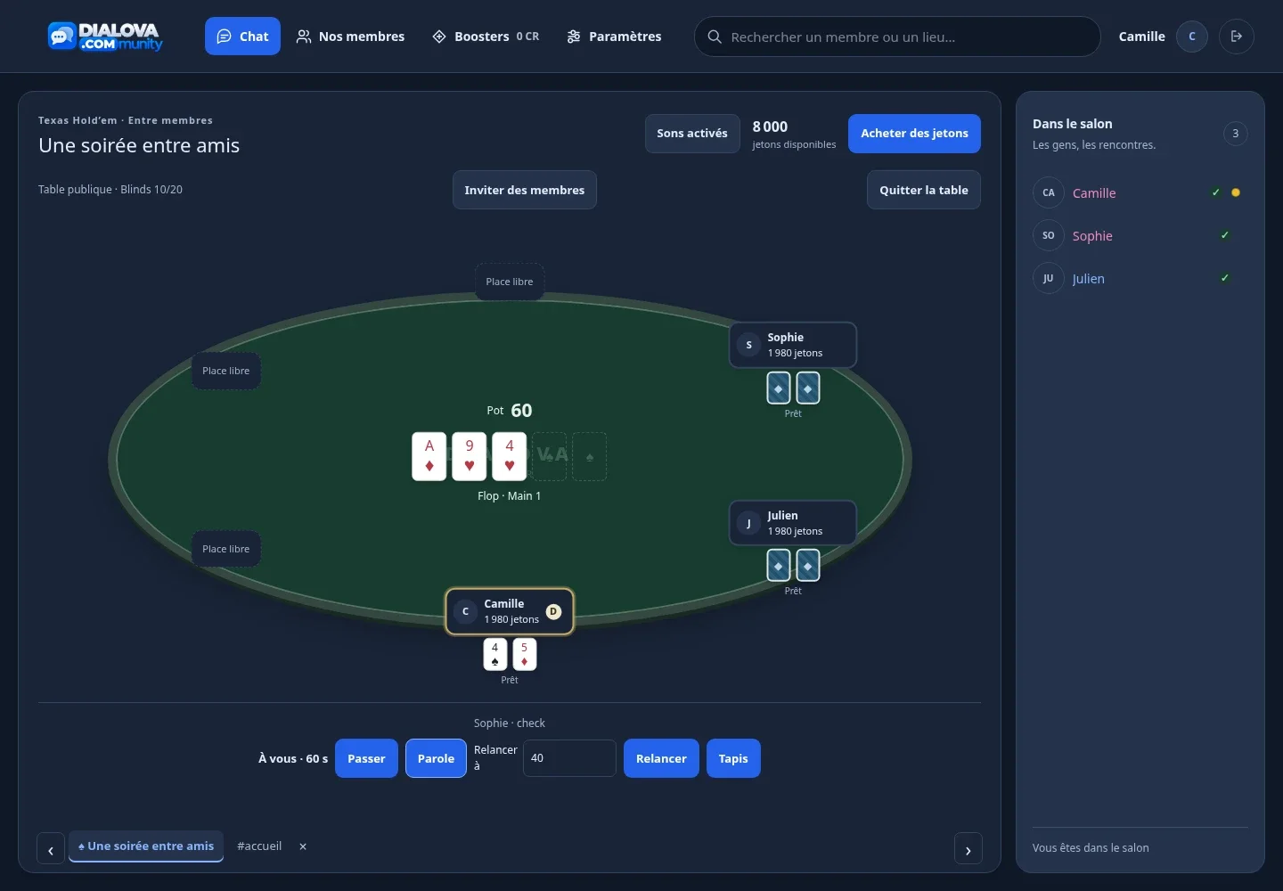 Une vraie main de poker entre Camille, Julien et Sophie sur Dialova : les trois cartes du flop sont dévoilées, les mises et le pot sont visibles.